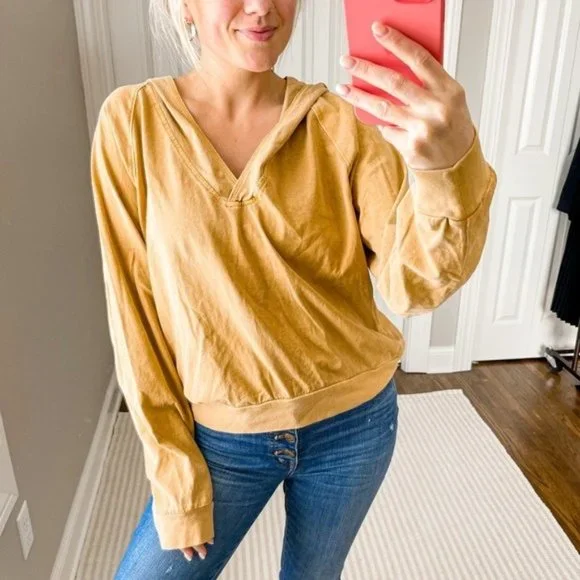 Free People Sweatshirt - Picture 1 of 7